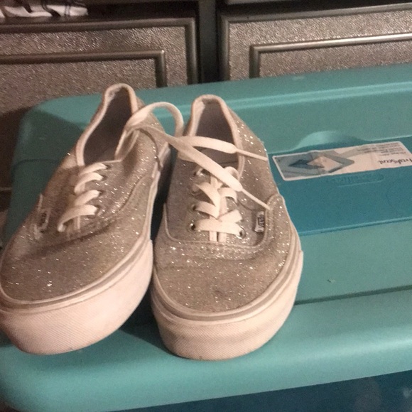 Vans - Picture 1 of 4